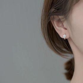 New Women's Daisy Temperament Fashion Earrings (Option: White gold)