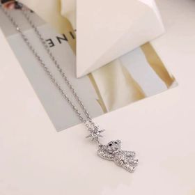 Women's Cute Bear Necklace Design Niche Titanium Steel Non-fading Clavicle Chain Pendant (Option: Women-Silver)